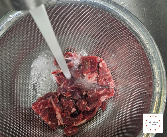 소고기미역국-국용 소고기 핏물 세척