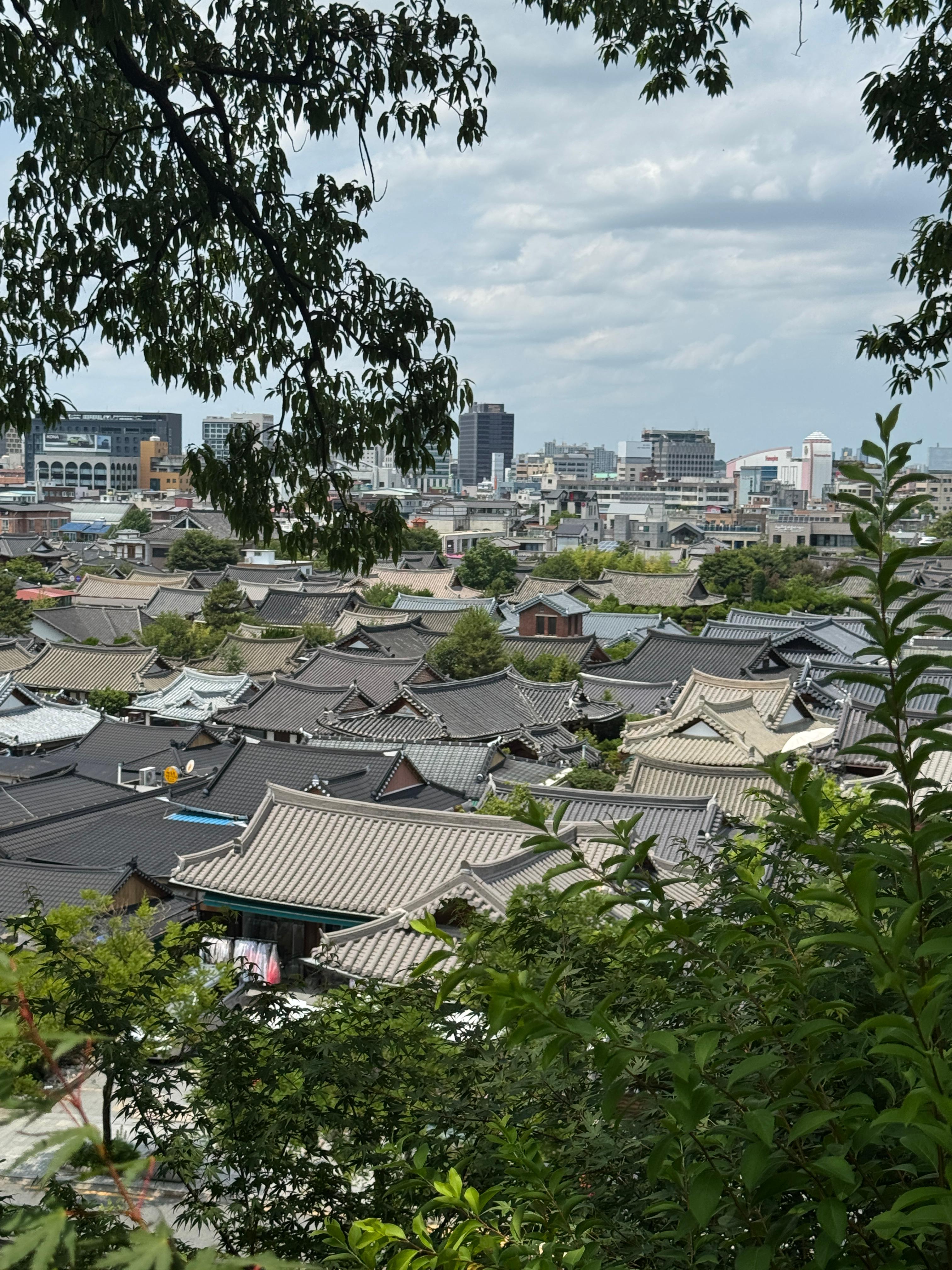 전주한옥마을 숨길산책로에서 볼 수 있는 한옥전경