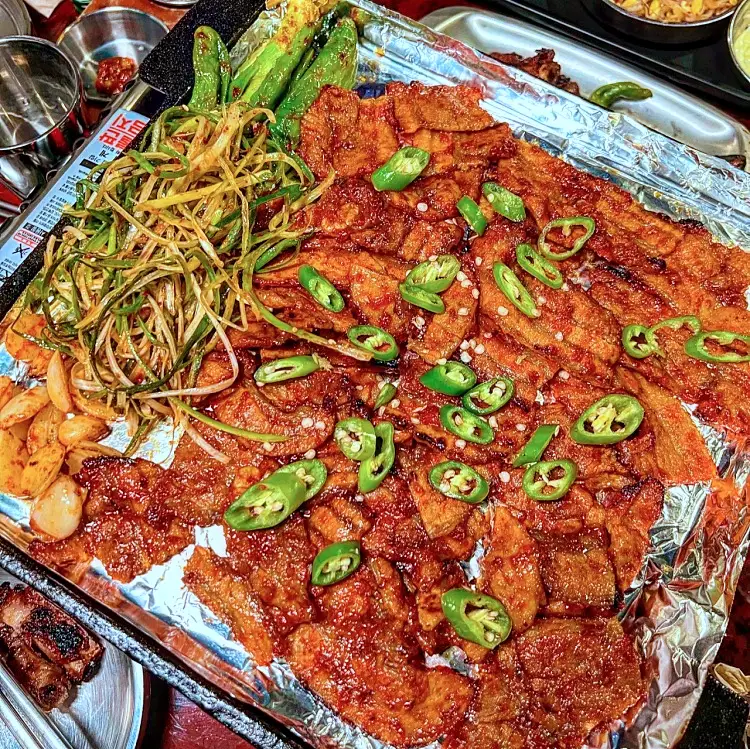줄서는식당 김준호 추천 고추장 삼겹살, 숯불 초벌 쪽갈비, 물갈비 구수한 청국장 맛있는 식당 강남 선릉역 맛집 소개