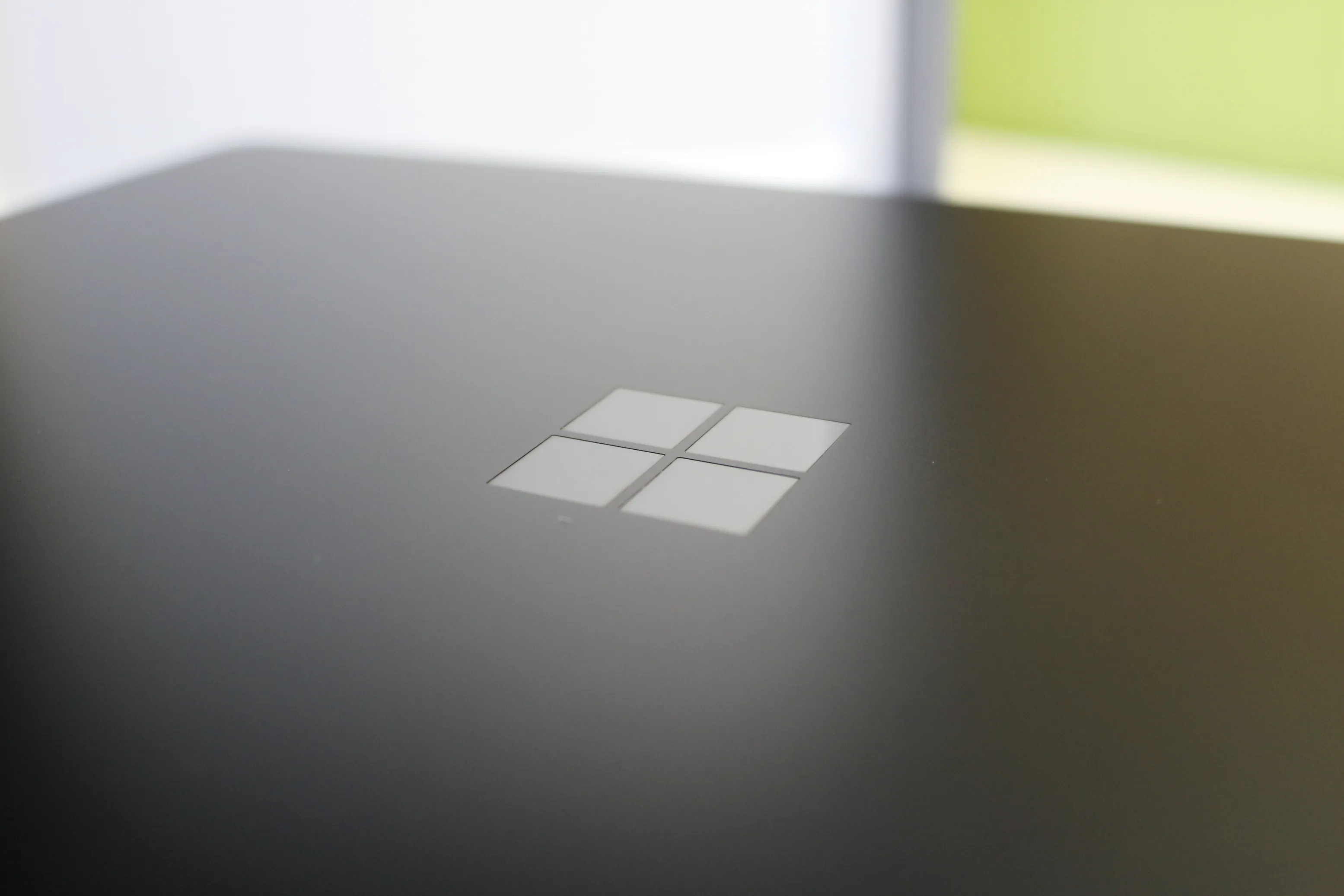 서피스 로고 확대