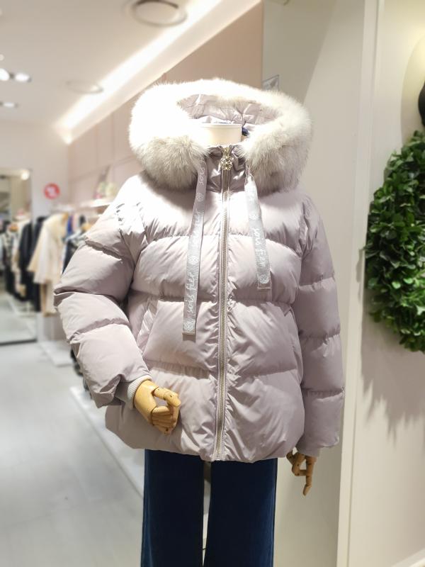 샤틴 레터링 스트링 숏 구스다운 S224B851