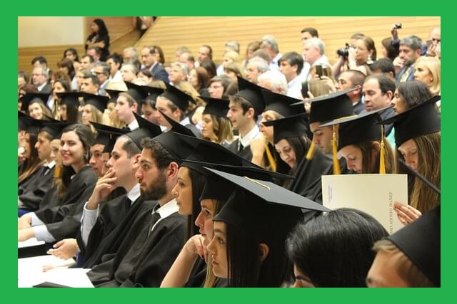 대학교-졸업식-장면