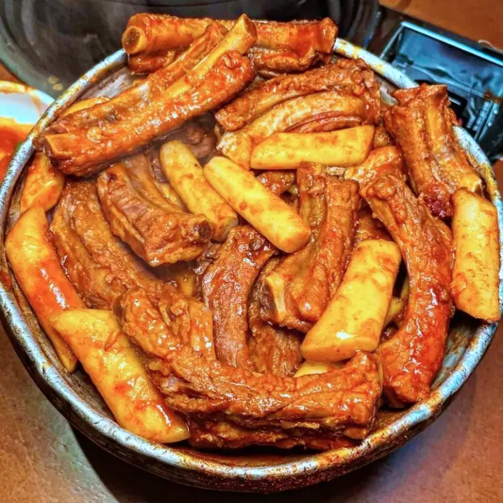 줄서는식당 박나래 입짧은햇님 극찬 신촌 매운 양푼 등갈비찜, 가마솥 곤드레밥, 메밀전 신촌역 맛집 소개