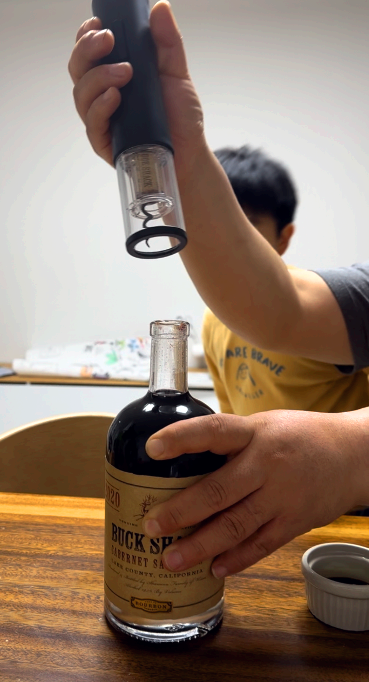 전동 와인오프너 사용하는 방법