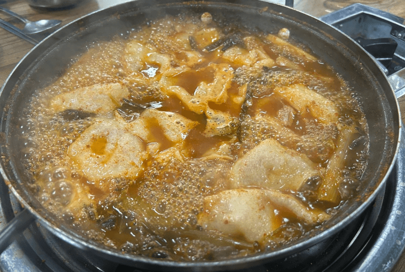 토밥즈 토요일은 밥이 좋아 파김치 감자탕 천안 맛집