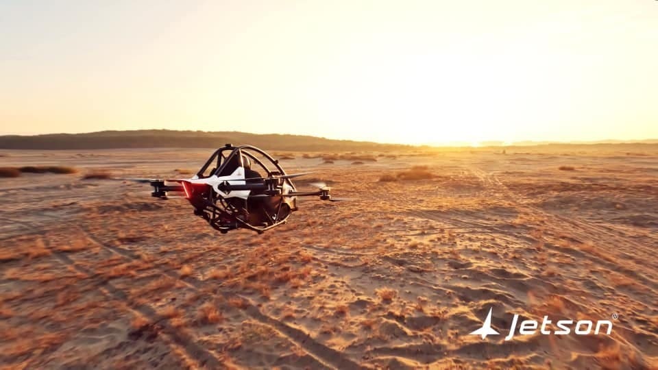 새로운 수준의 항공 택시(eVTOL) ... 세계 최초 톹근 시험 비행 성공 VIDEO: The $92K Jetson One Futuristic Flying Car Completes World’s First eVTOL Commute