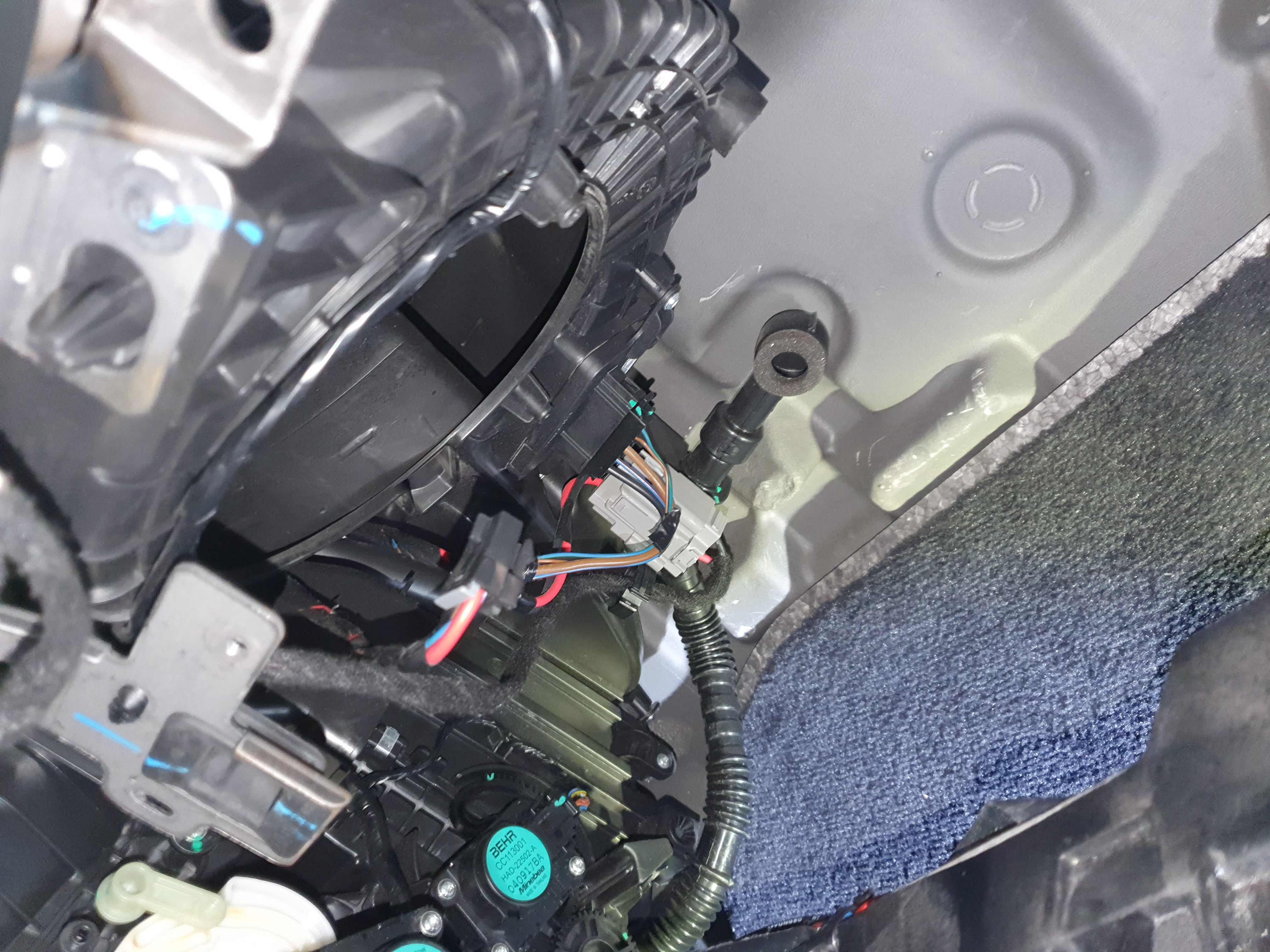 SM7 블로우 모터 빼고난 자리사진