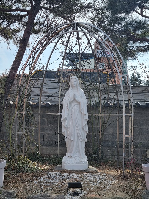 경주 건천성당 성모상