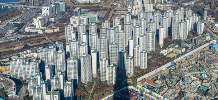 서울 핵심 지역 집값 상승, 외곽 지역 하락세 지속