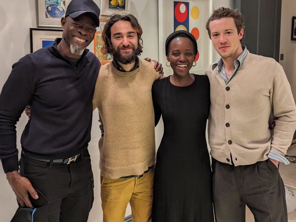 로를 의지하며 인간성을 잃지 않습니다.