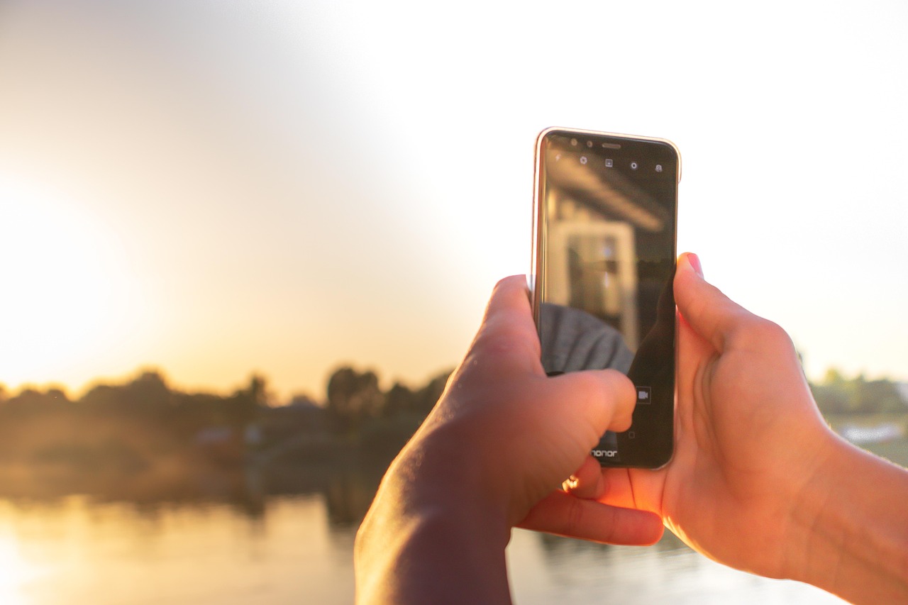 스레드에 업로드할 사진을 찍고 있는 중