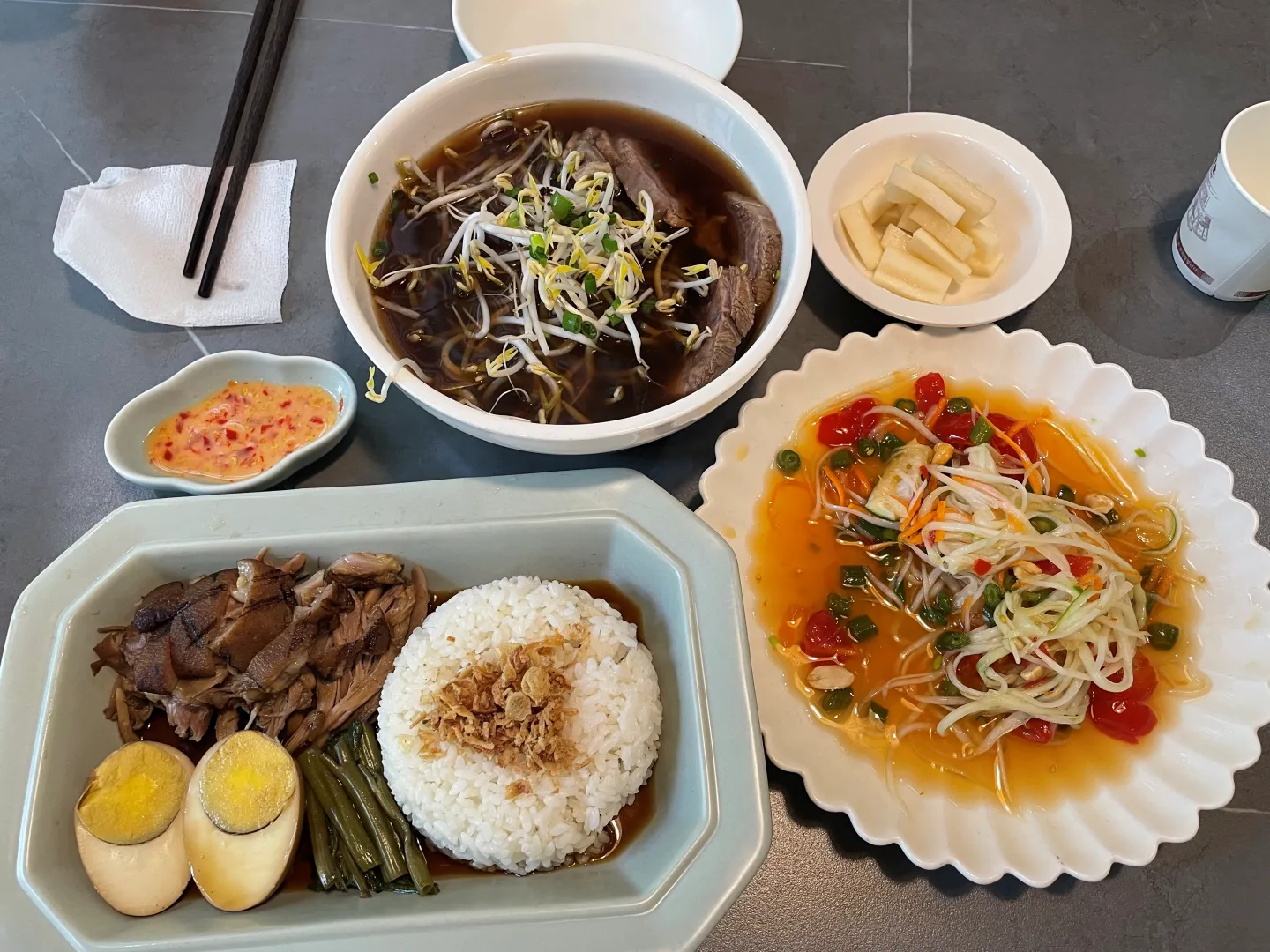 능두네-덮밥-쌀국수-쏨땀