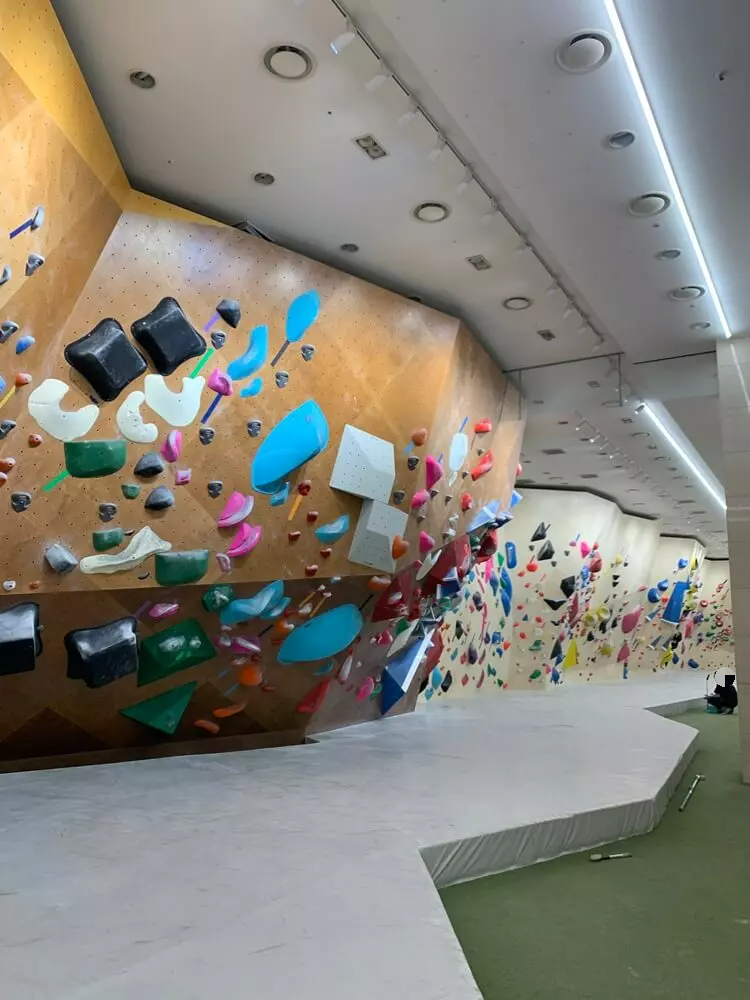 암변등반 왼쪽 편