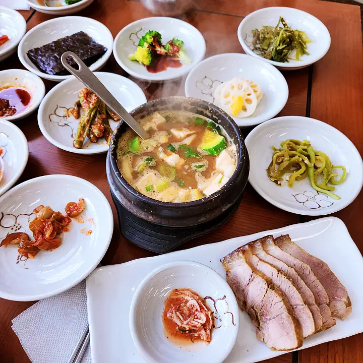 제209회 놀라운토요일 콩정식 된장찌개 두부탕수육 잣콩죽 김범수 KCM 추천 놀토 가평 잣고을시장 맛집 소개