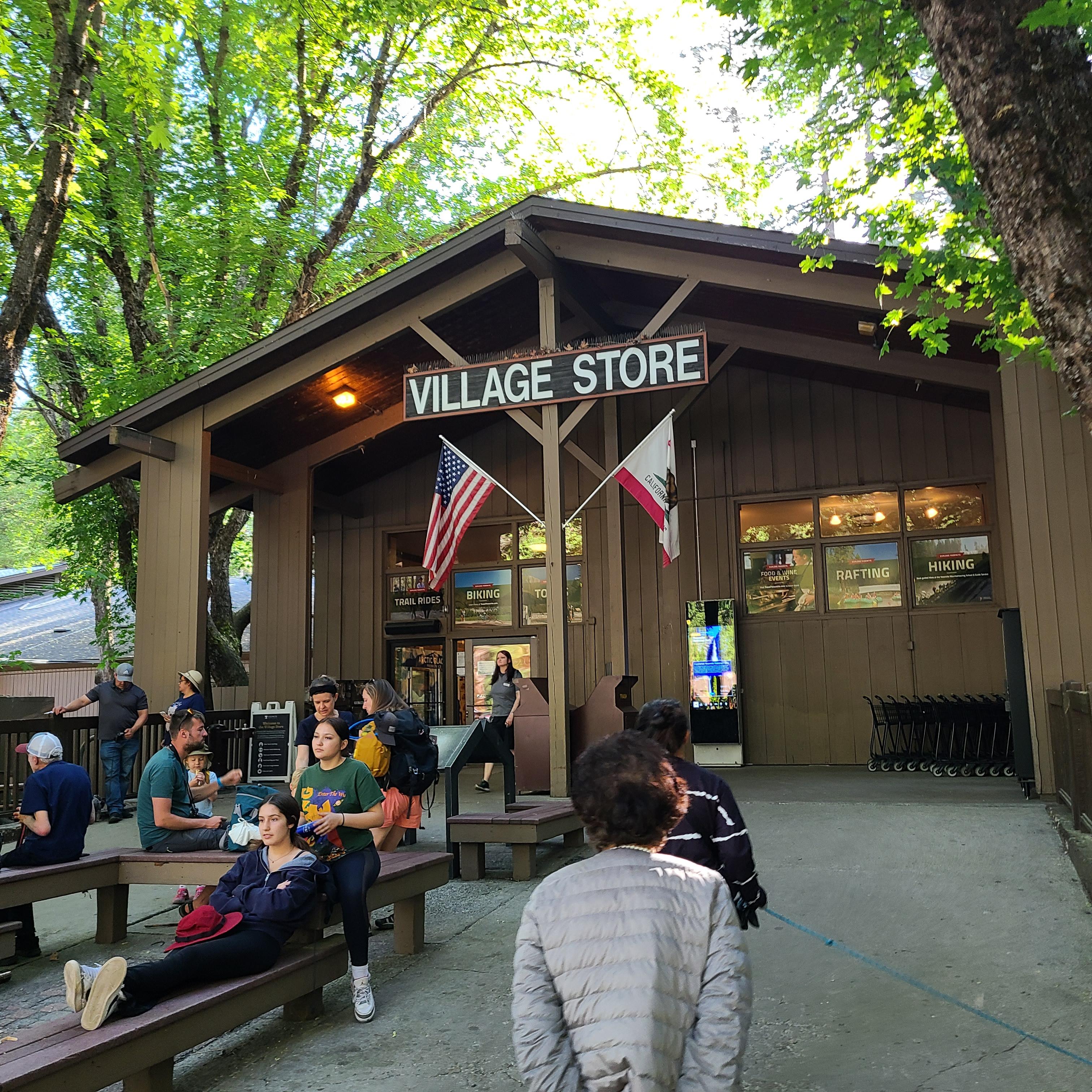 요세미티 (Yosemite National Park)의 빌리지 스토어 (Village Store)