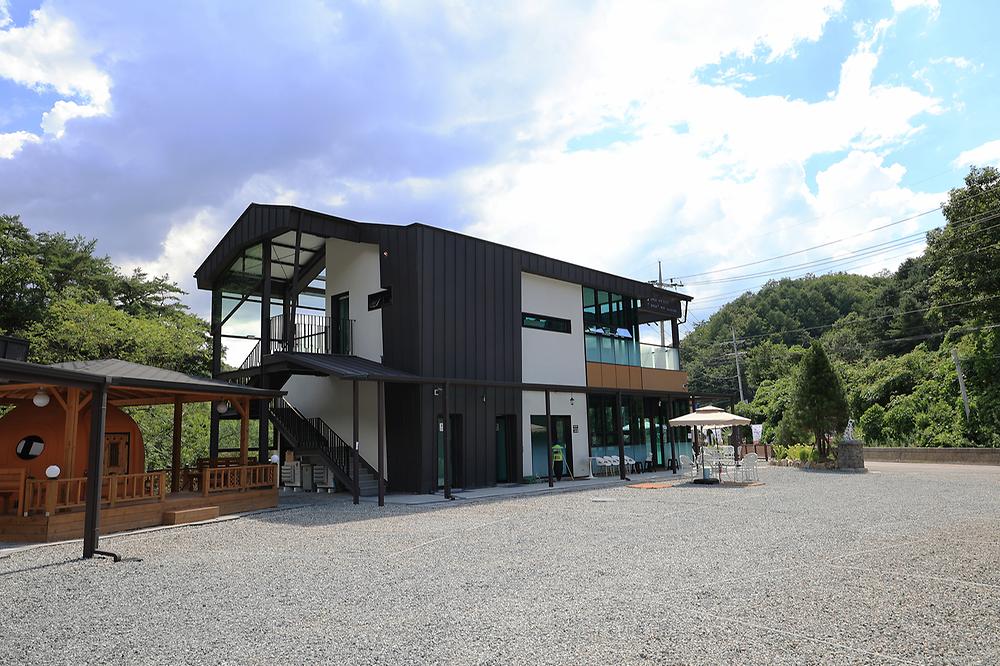 반려견과 함께, 그자리 야영장 소개