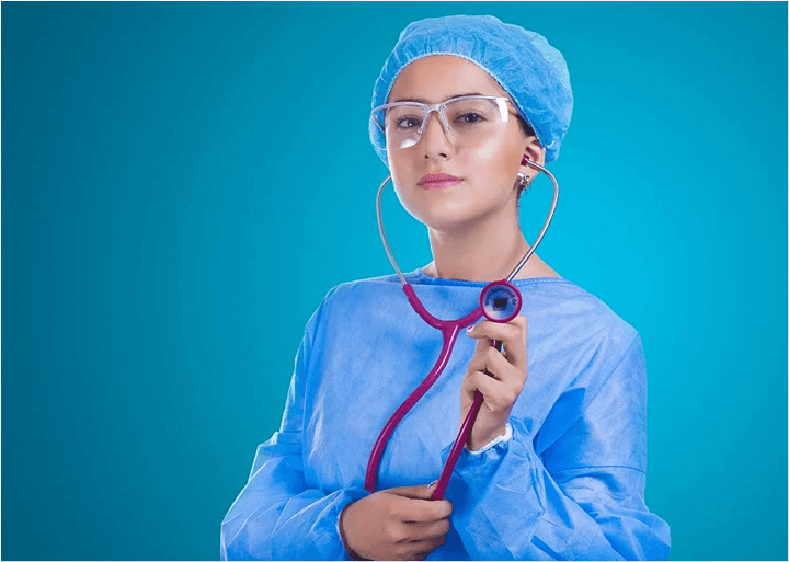 청진기로-진료하는-의사