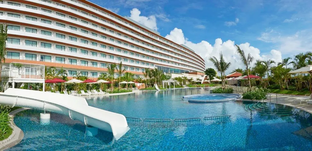 오키나와-힐튼차탄-수영장