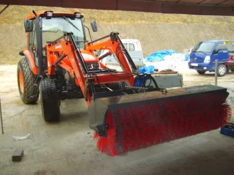 제설 장비 사용 골목길 염화칼슘 뿌리기 허리 보호법_13