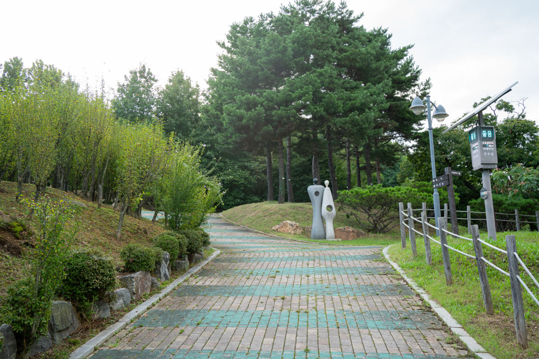 퉁소바위공원 조각상