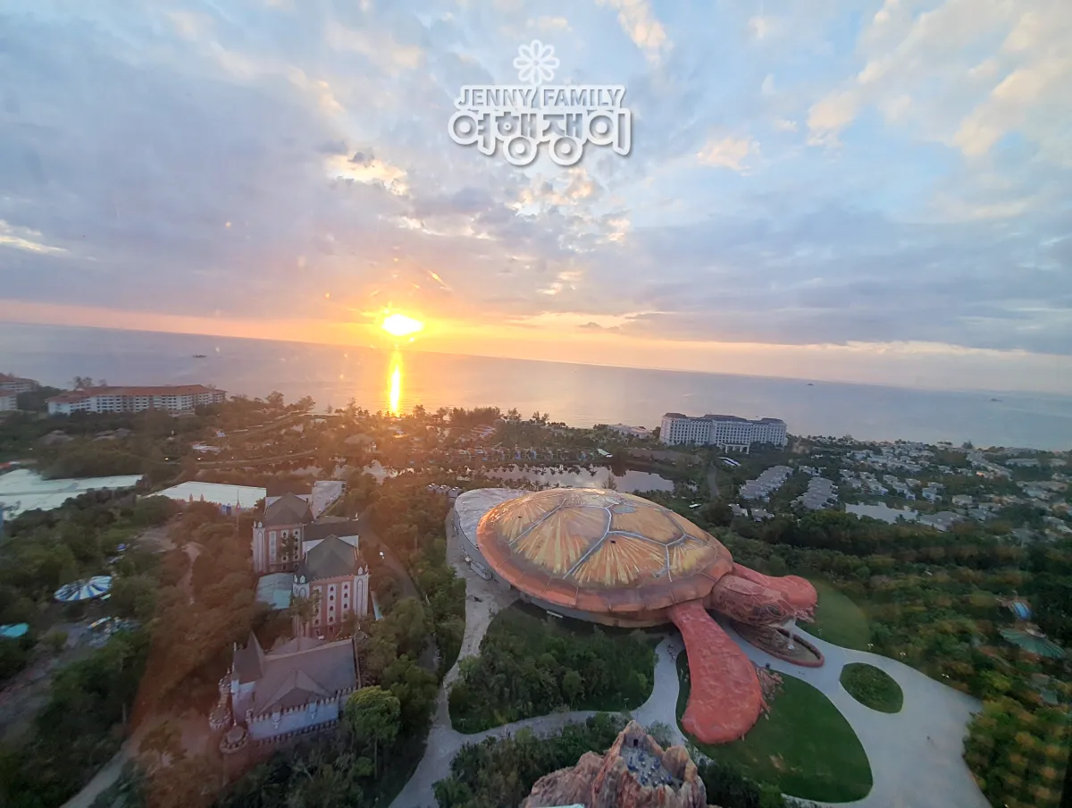 관람차-내부에서-보는-일몰-풍경-거북이가-눈에-띈다