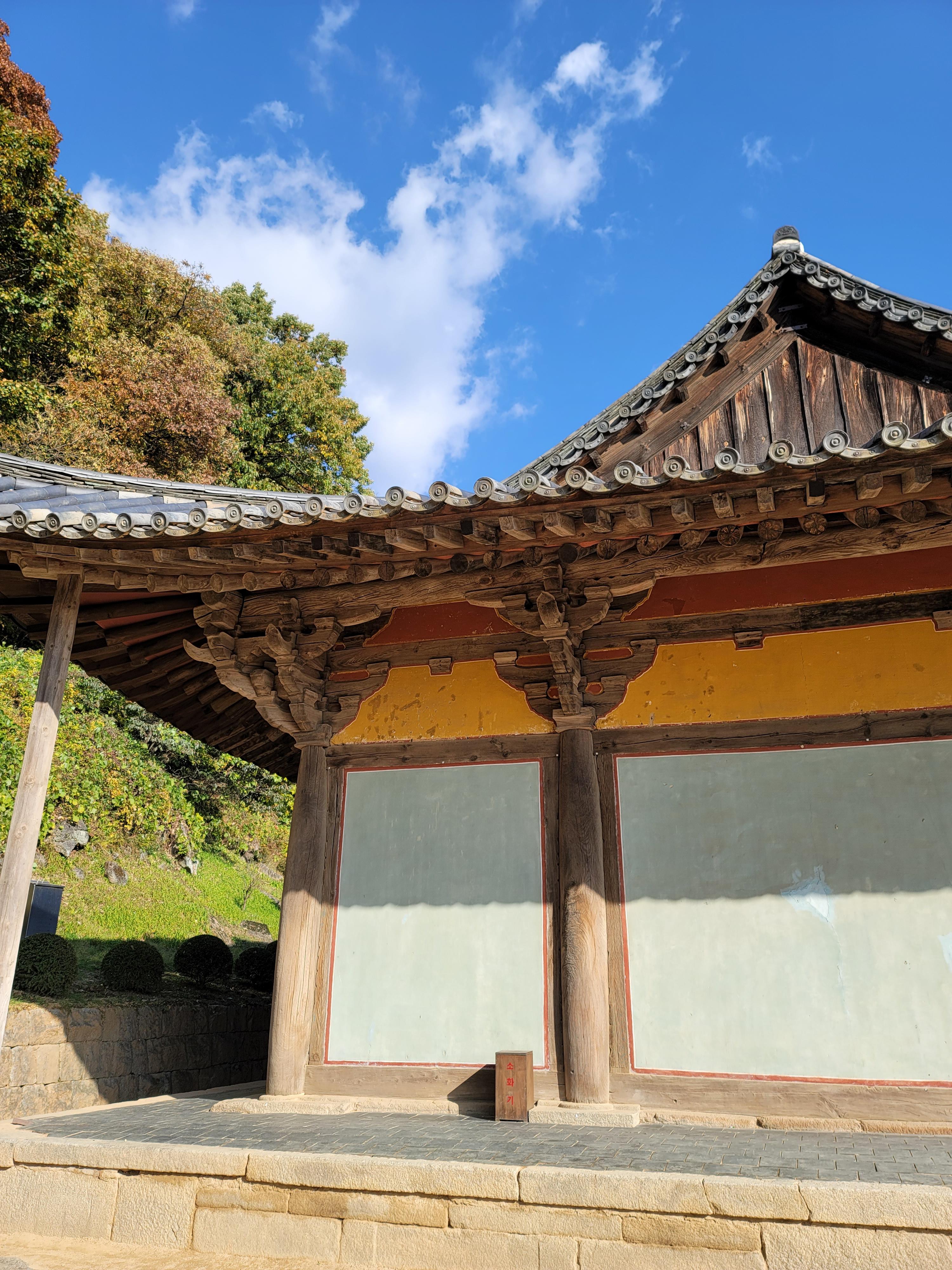 부석사 무량수전 옆모습