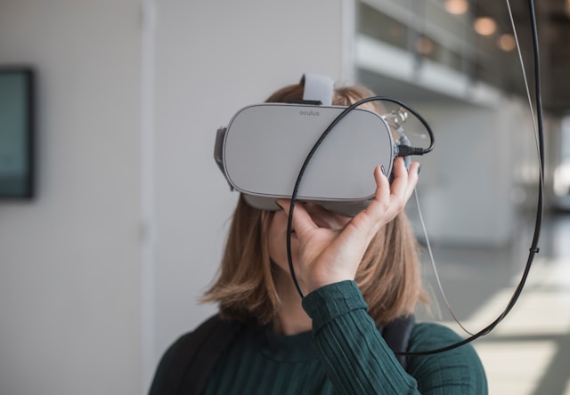 가상 현실(VR)과 자각몽의 연관성 (VR이 꿈 조종에 미치는 영향)