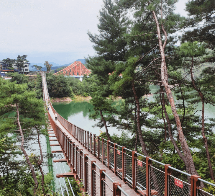 옥순봉 출렁다리