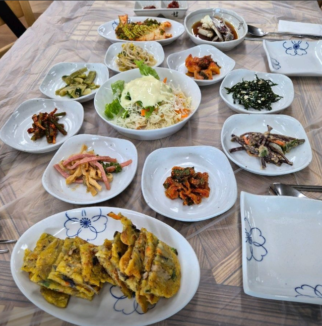 6시내고향 곰소젓갈백반 풀치조림 양념게장 병어조림 전어요리 전북 부안군 곰소항 개미궁