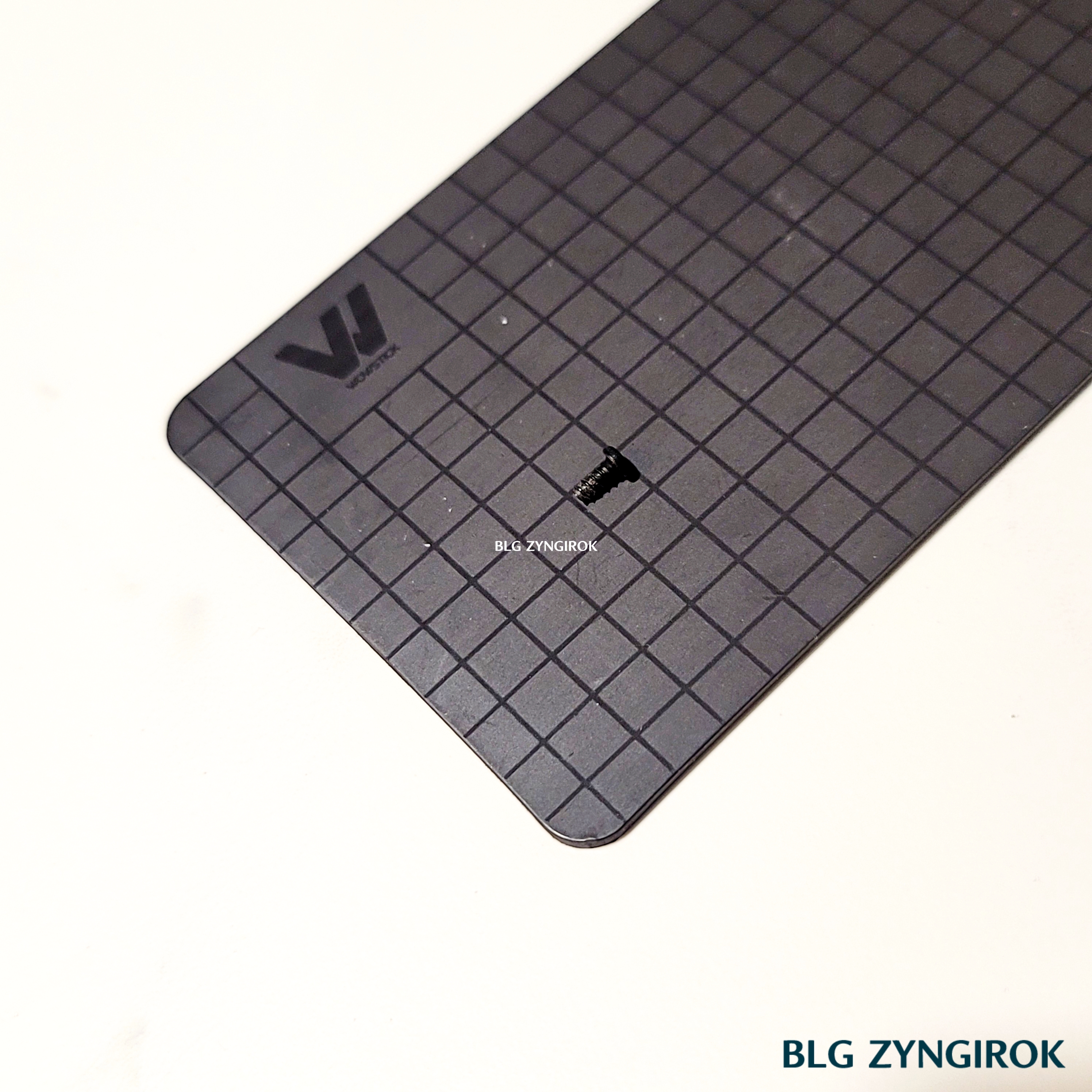 MS Design Mouse에서 분리된 첫번째 나사