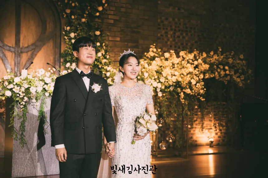 축가 듣는 신랑신부