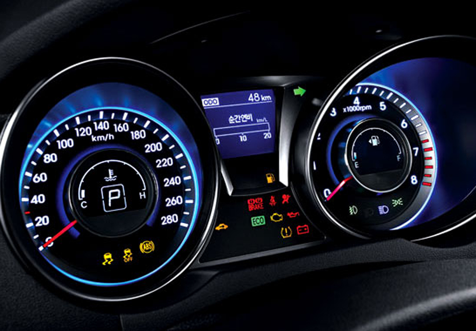 2015년식 더 뉴 제네시스 쿠페 실내 계기판 사진