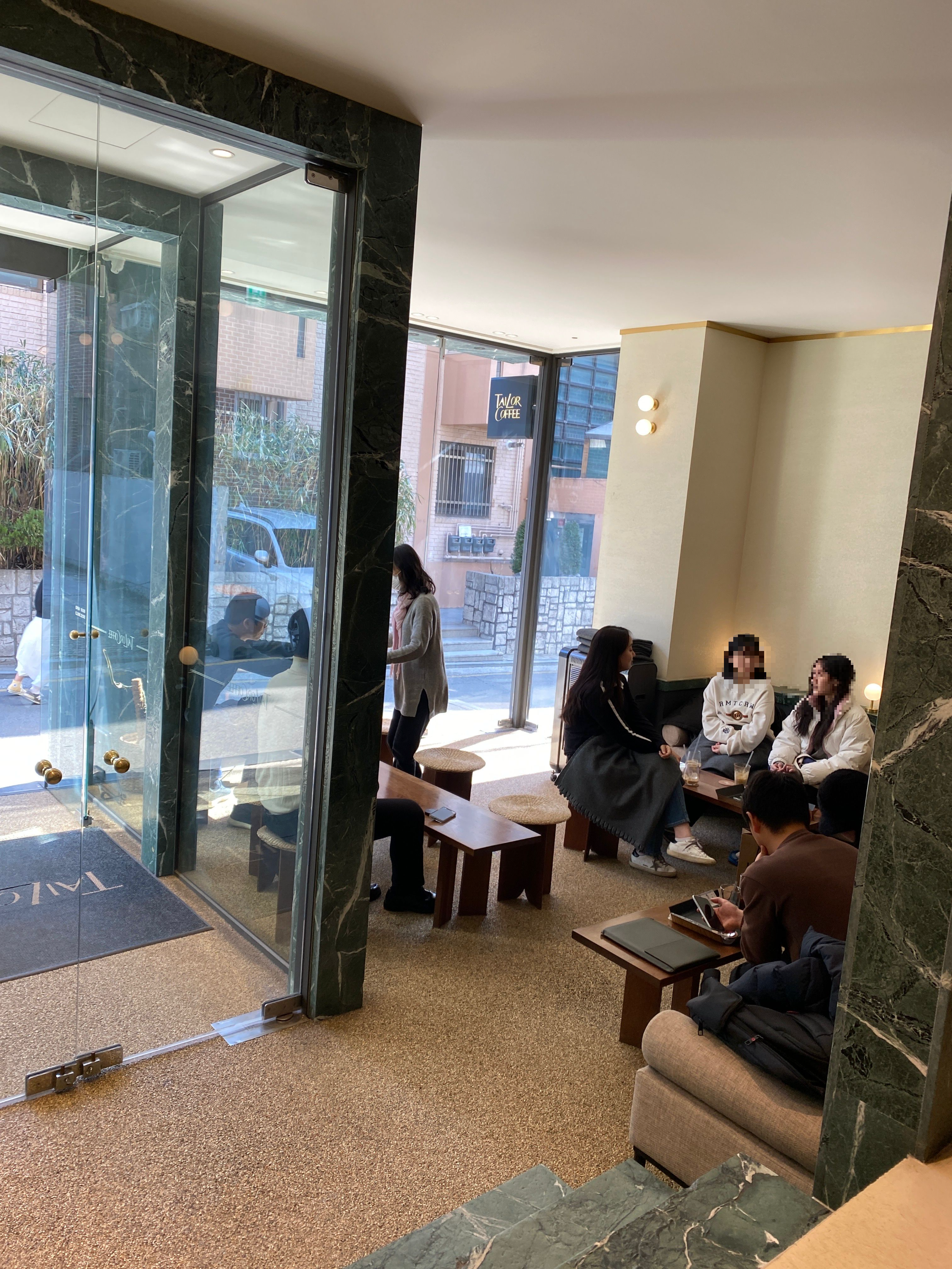 [가로수길 카페/신사 핫플 추천] 테일러커피_아직도 핫한 가로수길 카페