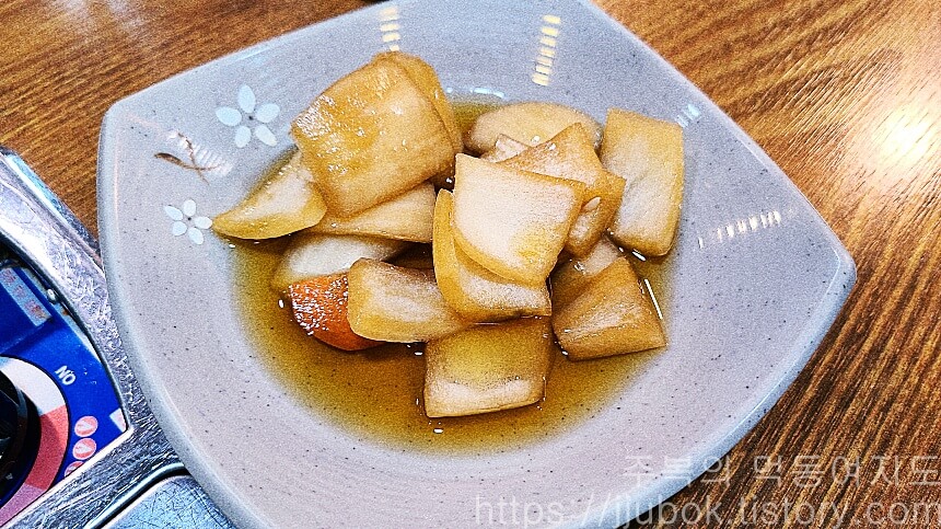 개성옛닭-밑반찬-양파절임