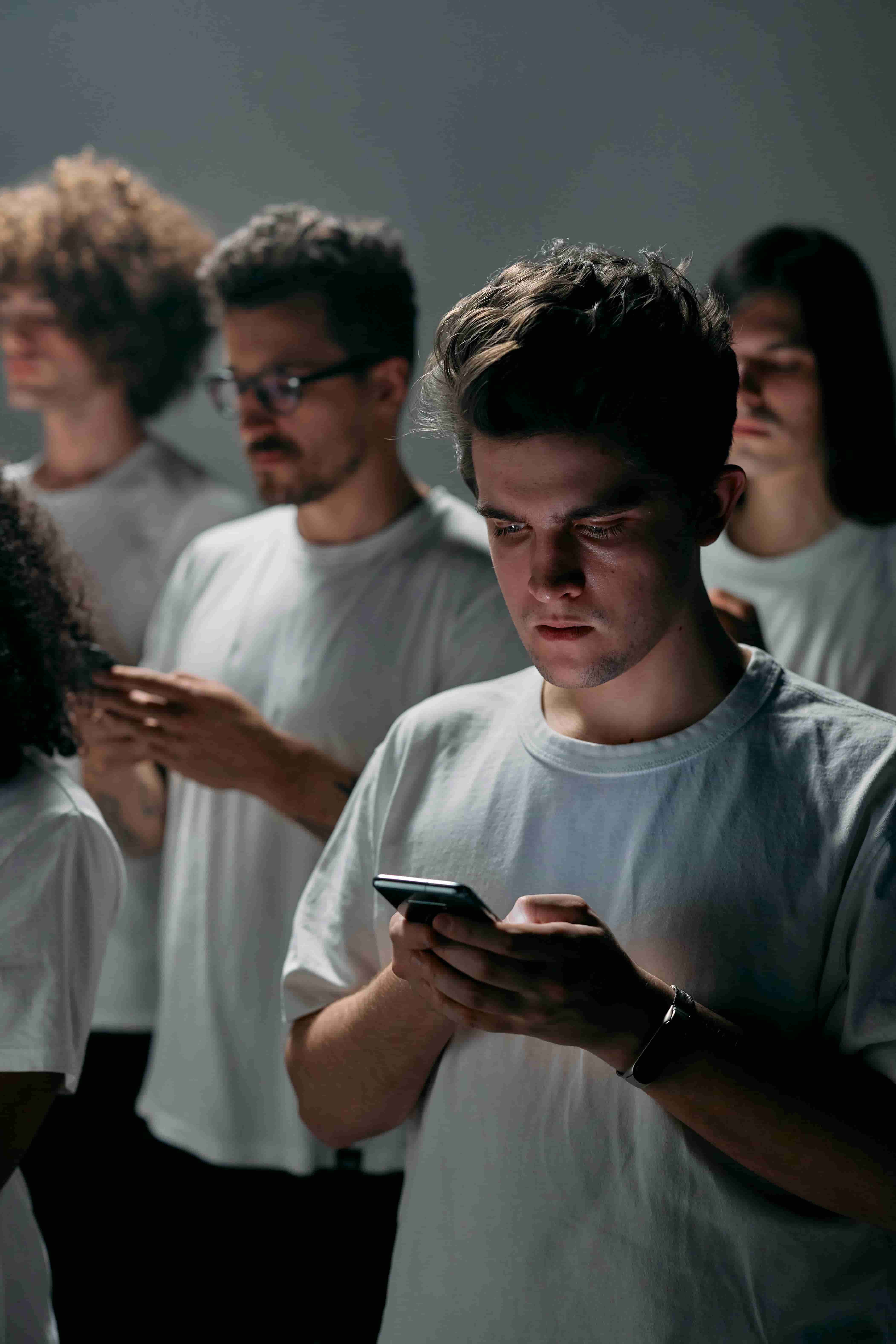 올린지 5분도 안되 다시 폰을 보는 사람