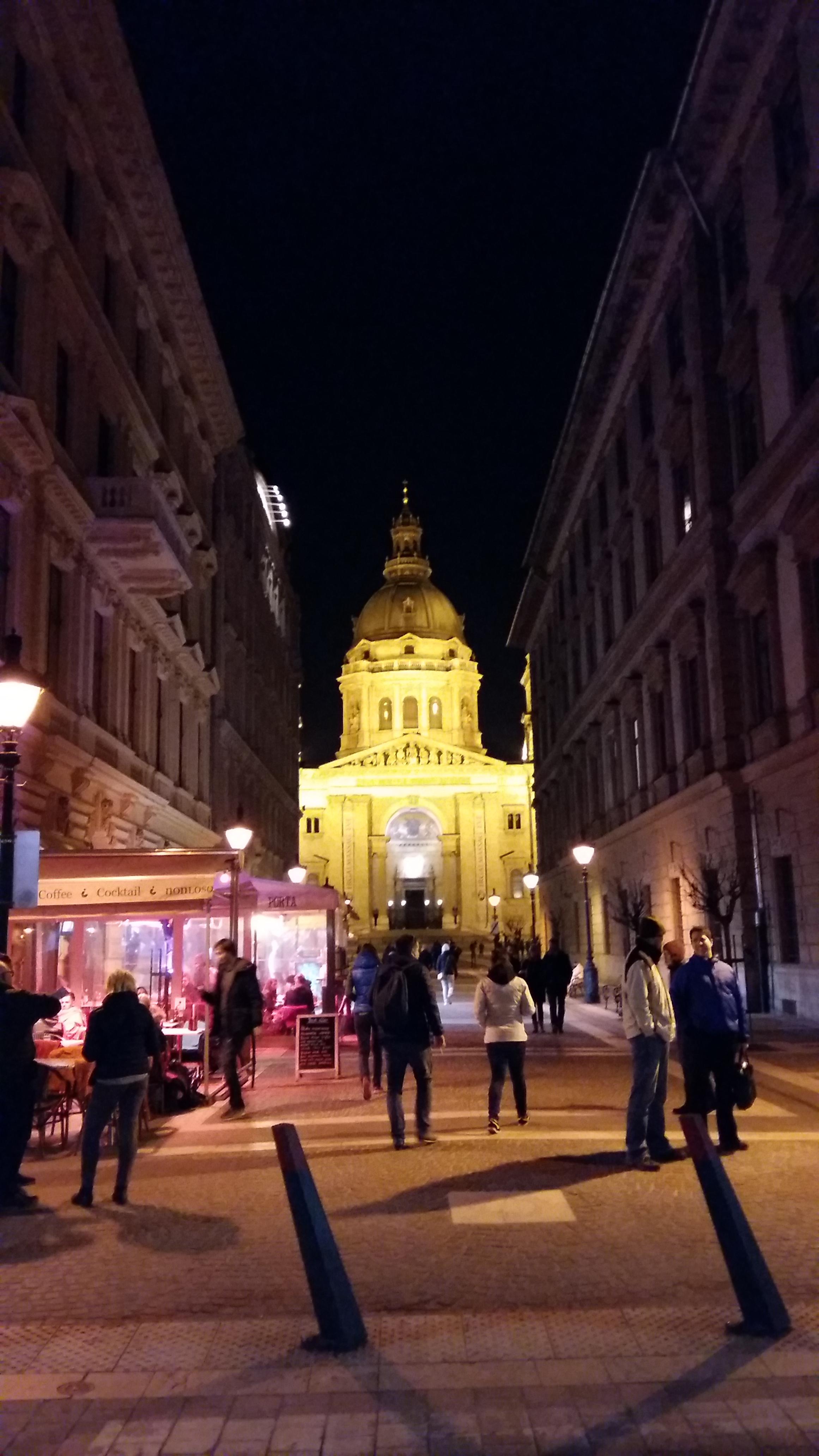 헝가리 부다페스트 가까이서 바라본 성 이슈트반 대성당