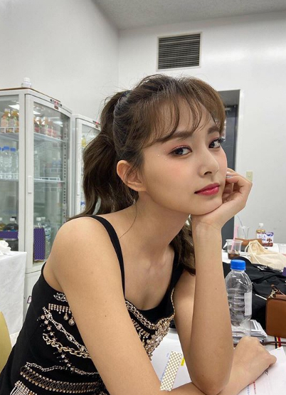 트와이스 쯔위 프로필 실물 레전드 키 다리 복근 인스타 국적 역변