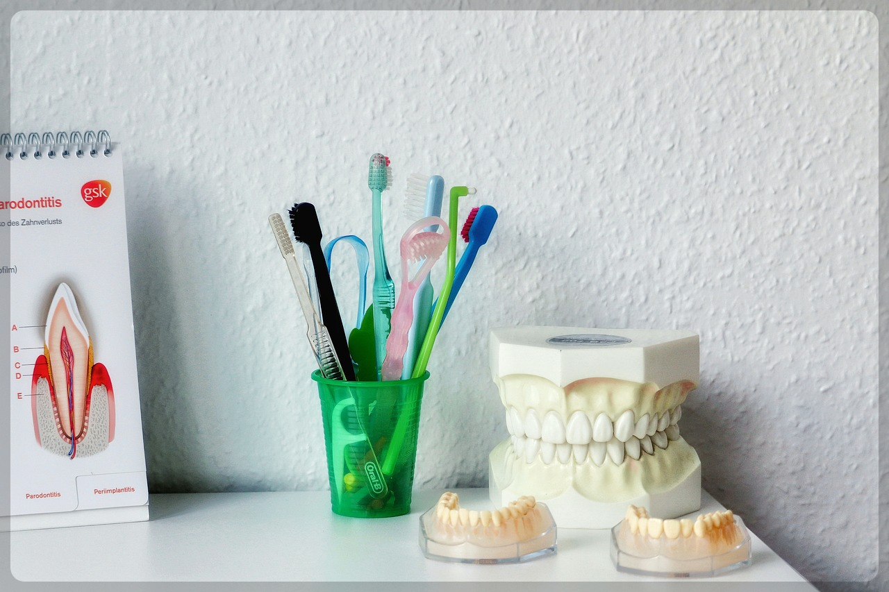 앞니가 흔들릴 때, 이것만은 꼭 알아두세요|원인과 응급 대처법ㅍ