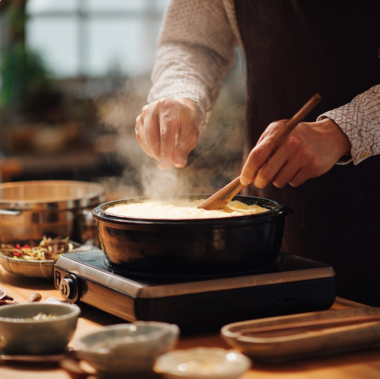 가스불로 계란찜 만드는 모습