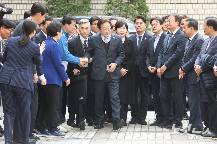 이재명 2심 무죄 판결&hellip;검찰 &ldquo;대법원에서 다시 판단 받아야&rdquo;