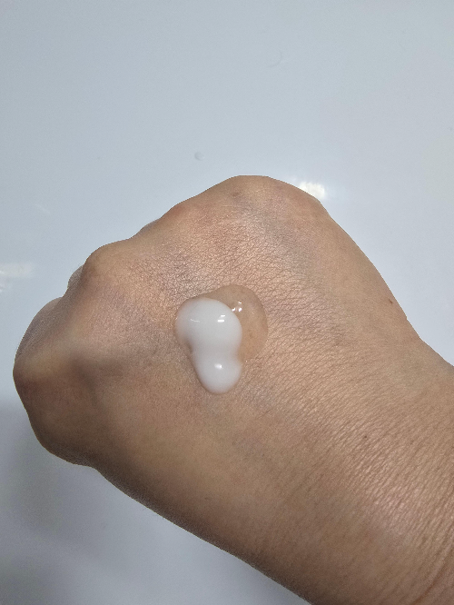 히알루론산 토너 위에 수분크림으로 밀봉하는 스킨케어 레이어링 순서 &mdash; 건조 환경 역효과 방지
