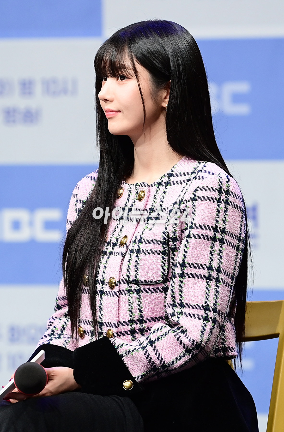 가수 권은비가 5일 오후 서울 마포구 상암동 MBC 골든마우스홀에서 열린 MBC 새 예능프로그램 '솔로동창회 학연' 제작발표회에 참석하고 있다. [사진=정소희 기자]