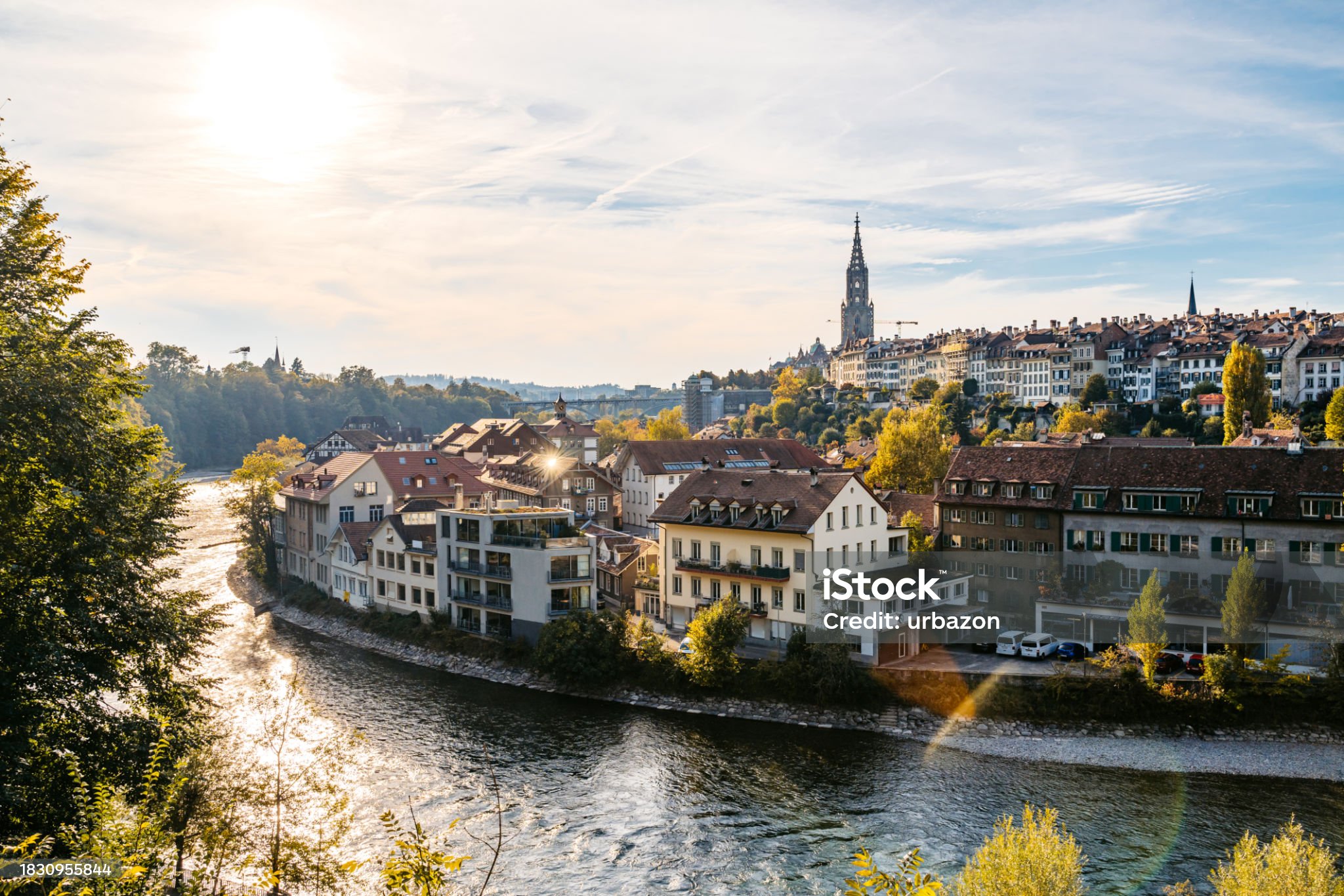 멀리보이는 대성당의 가을 베른
