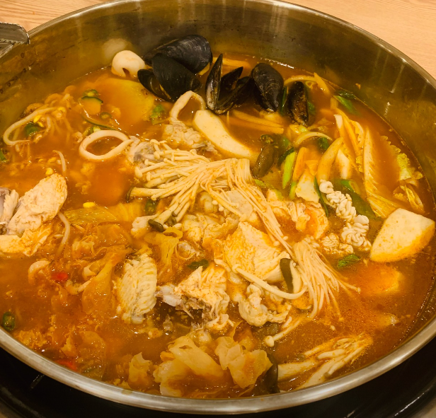 삽다리닭칼국수 대표 메뉴 