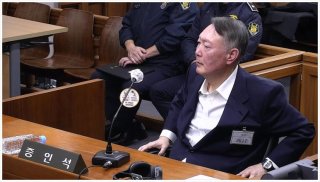 법치주의와 비상권 충돌