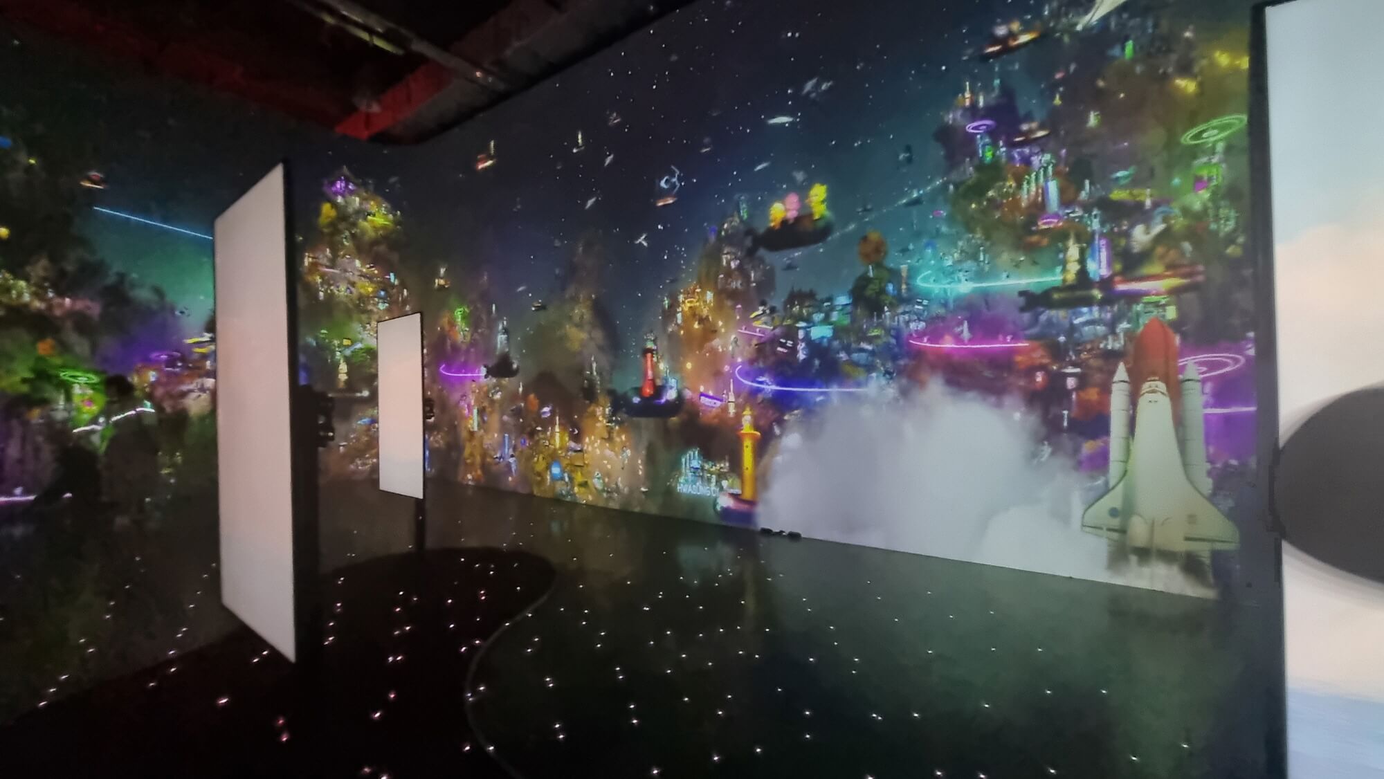 전시관 내부 작품들