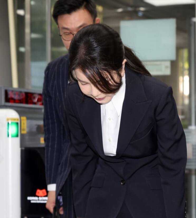 구속 전 피의자 심문(영장실질심사)에 출석하는 모습