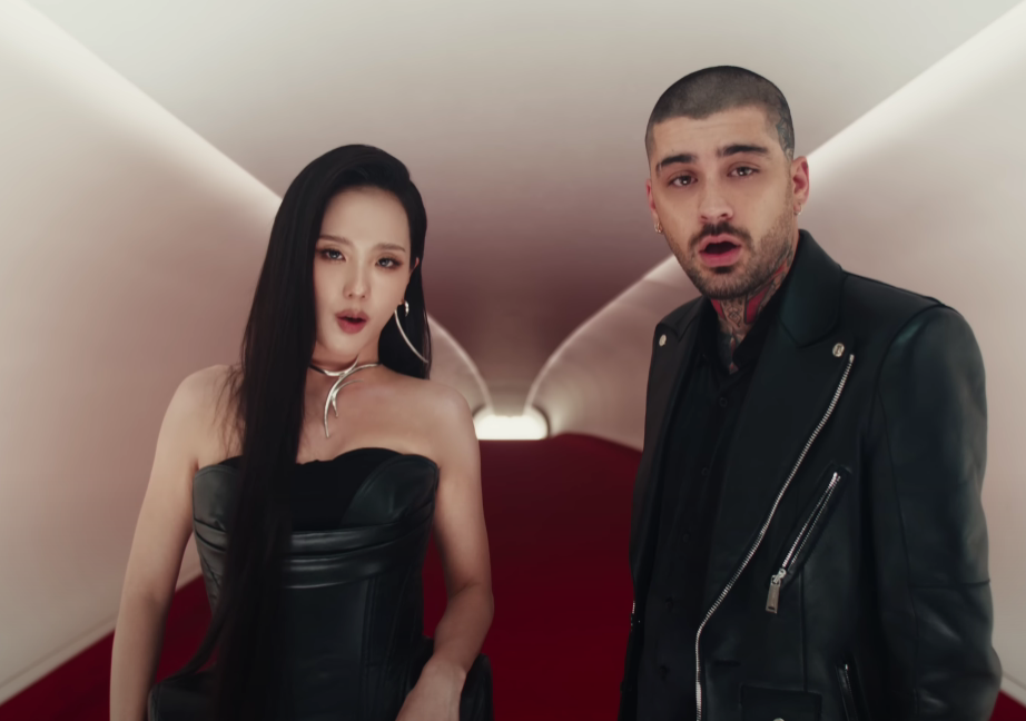 지수 (Jisoo) Eyes Closed