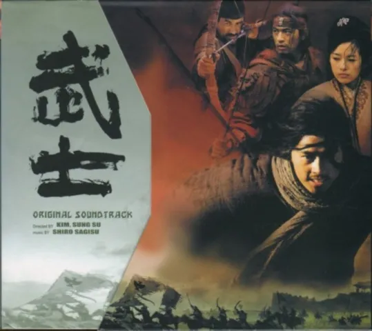 2001년 개봉 영화 《무사》의 오리지널 사운드트랙 표지 이미지로, 왼쪽에는 붓글씨로 쓰인 영화 제목과 음악 정보가 보이고 오른쪽에는 정우성·장쯔이·안성기·주진모가 사막 전투복 차림으로 등장하며 하단에는 고려 무사들의 전투 장면이 담겨 있다
