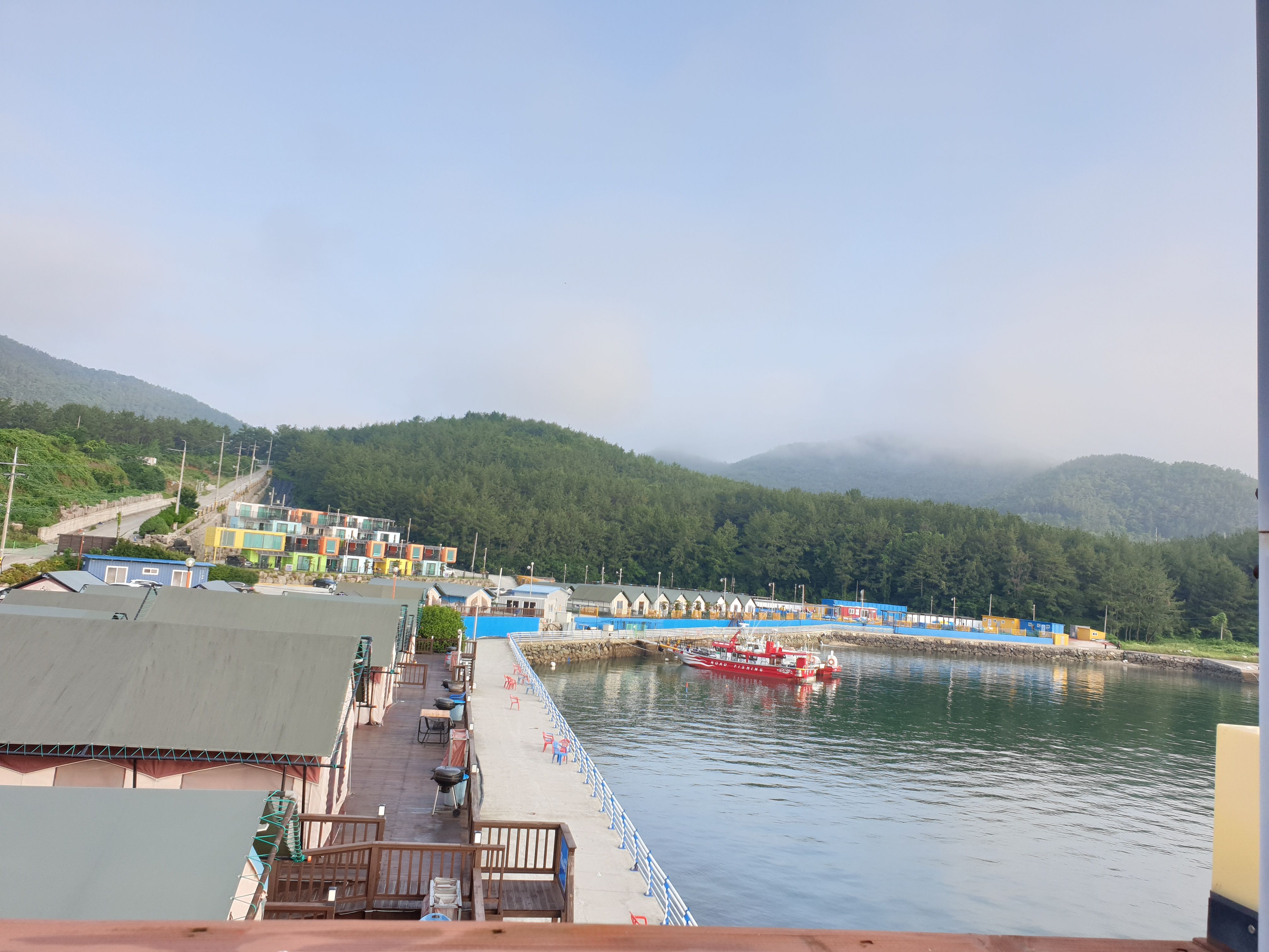 바닷가를 낀 글램핑